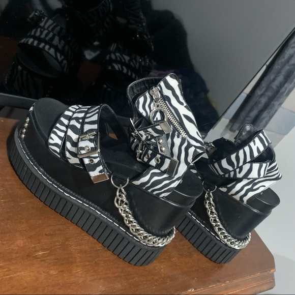 Dolls kill/ LA Moda platform shoes - Picture 3 of 5